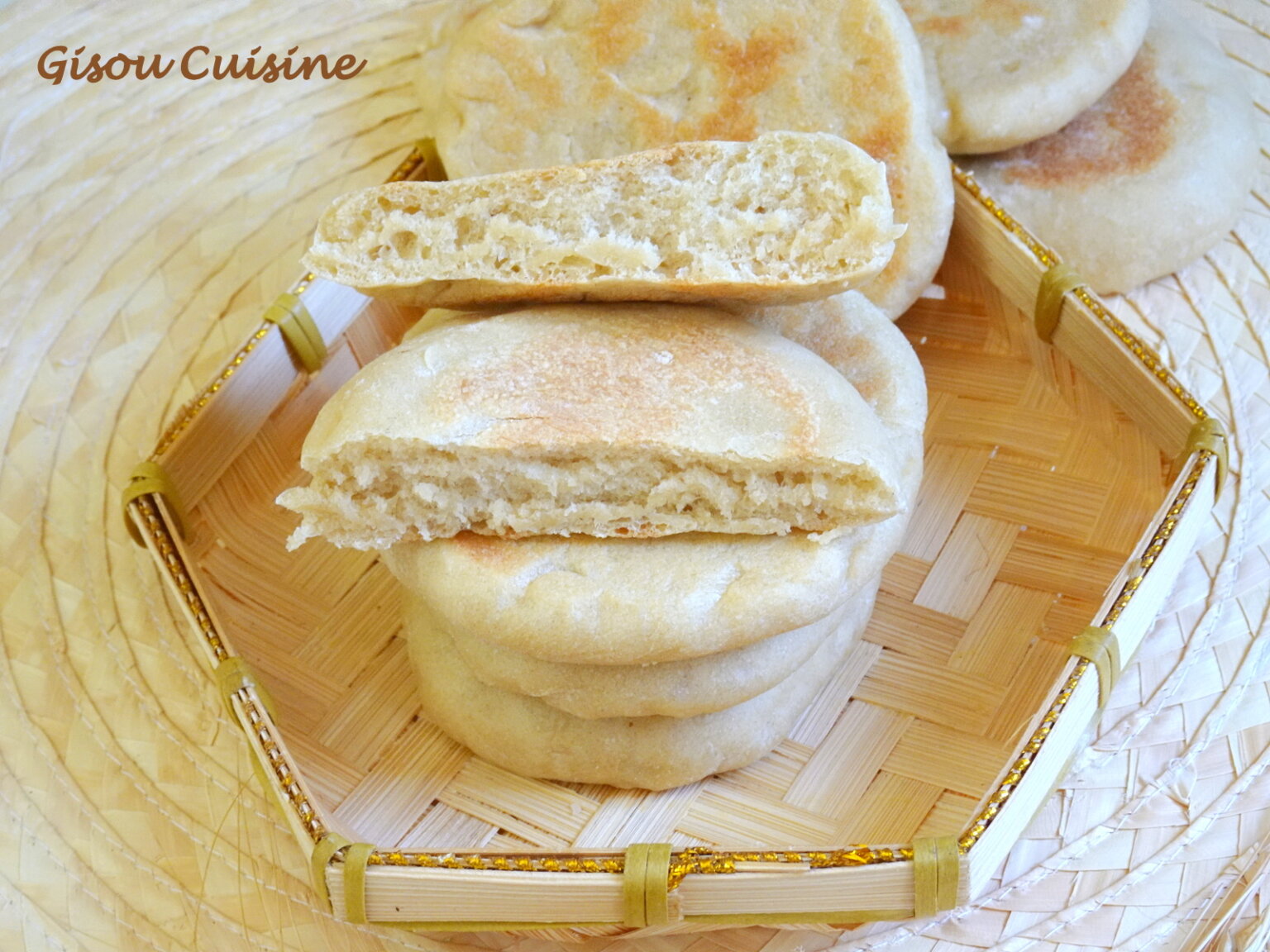 Petits pains ronds cuits à la poêle | Gisou Cuisine