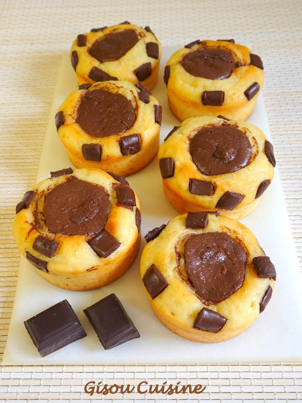 petits gâteaux garnis chocolat