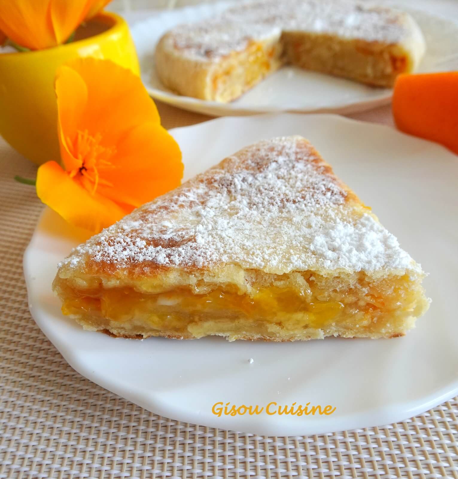 Galette garnie à l'abricot et amande