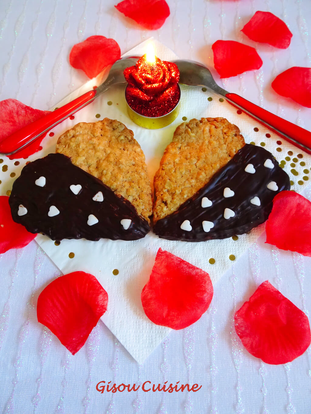 biscuits en forme de coeur au beurre de cacahuète et flocons d'avoine